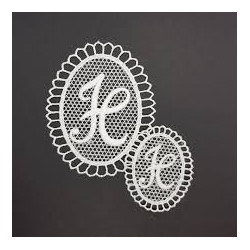 Letras bordadas blancas pequeñas